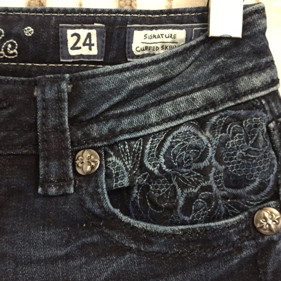NWOT Low Rise Skinny w/ Floral Embroidered Pockets - Picture 4 of 8